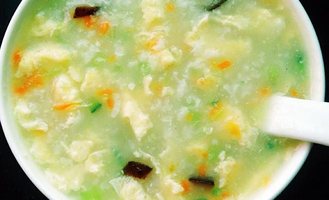 宝宝鸡蛋青菜粥的做法-图2