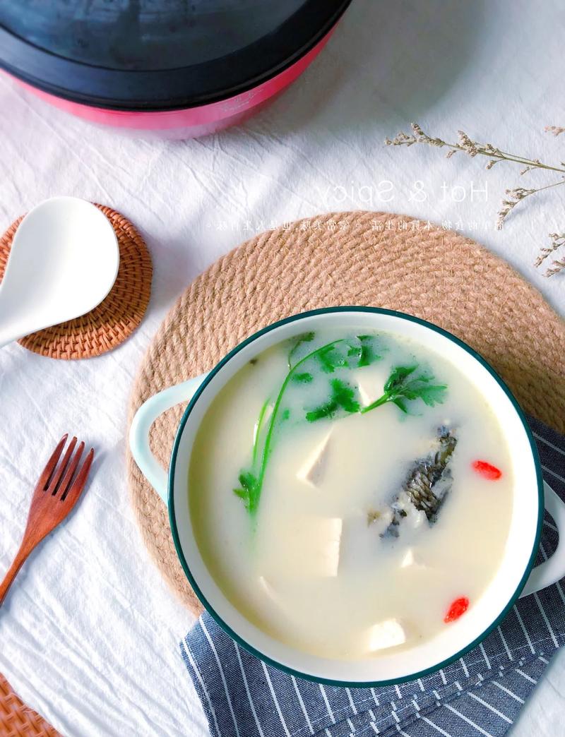 1岁宝宝可以喝鲫鱼汤-图2 1岁宝宝可以喝鲫鱼汤-图2