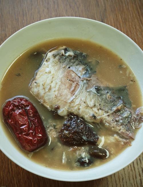 清鲫鱼汤怎么做？家常做法有哪些？-图2