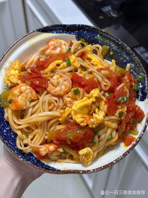 西红柿炒鸡蛋海鲜卤面，三鲜如何融合更出彩？-图3