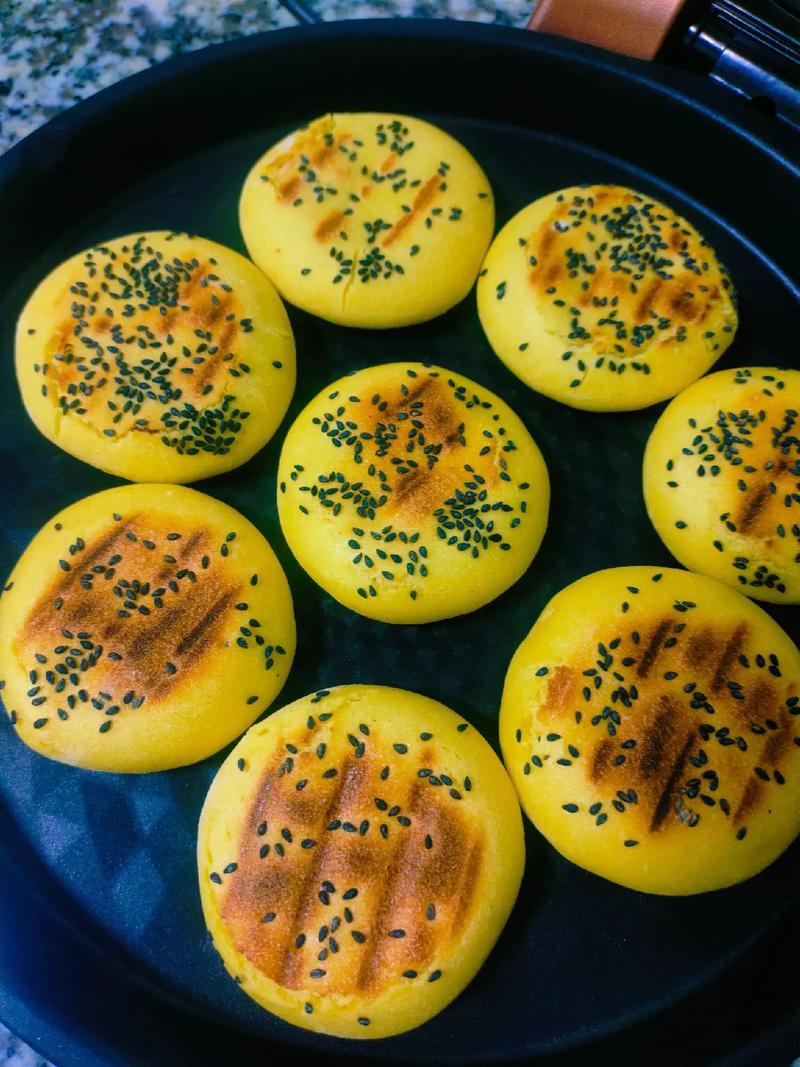 煎玉米面饼怎么做才软糯香甜？-图2