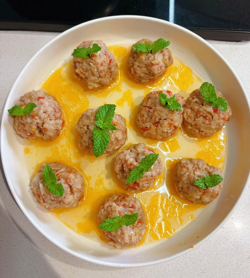 蒸丸子加藕怎么做才好吃？-图1