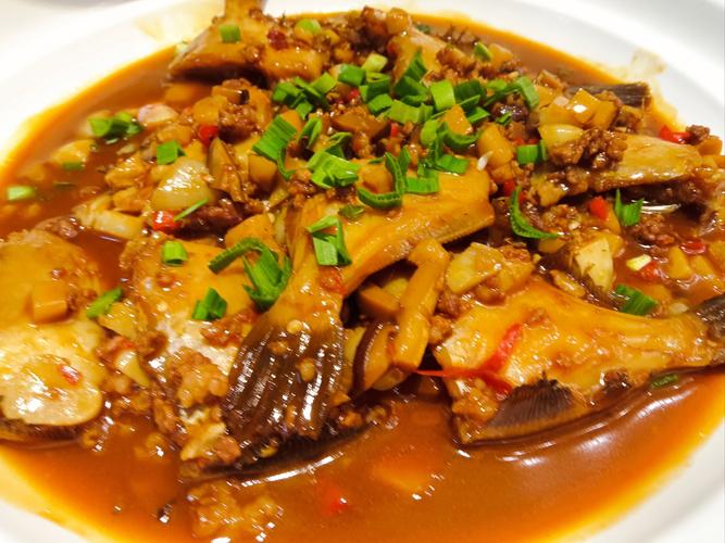 家常扒皮鱼怎么做才够味？-图1