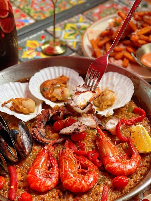 传统西班牙海鲜饭口味有何独特之处？-图3