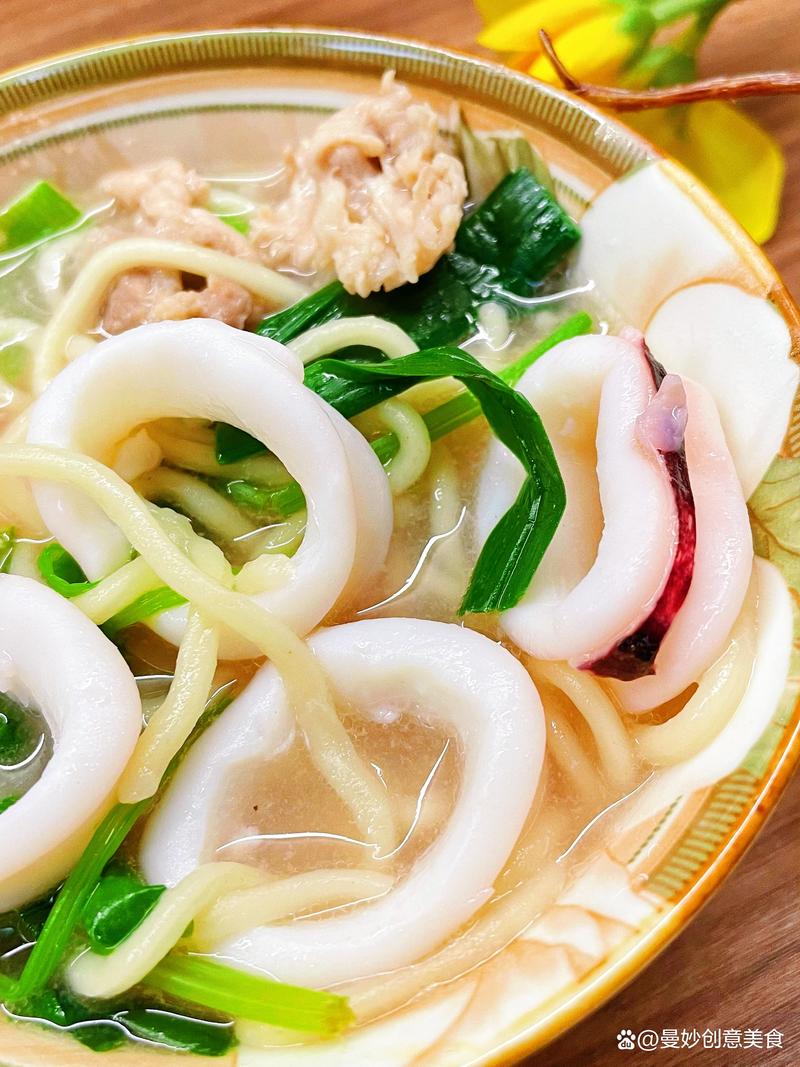 海鲜炒面鱿鱼图片怎么做？-图2