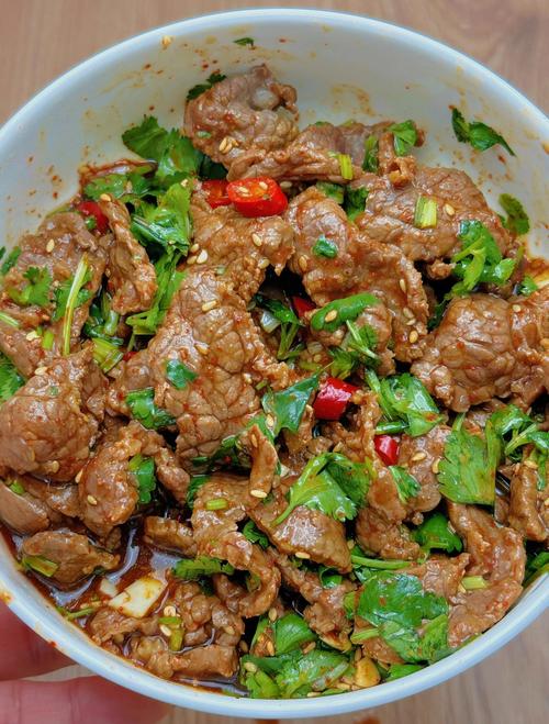 凉菜牛肉怎么做才够入味？-图2