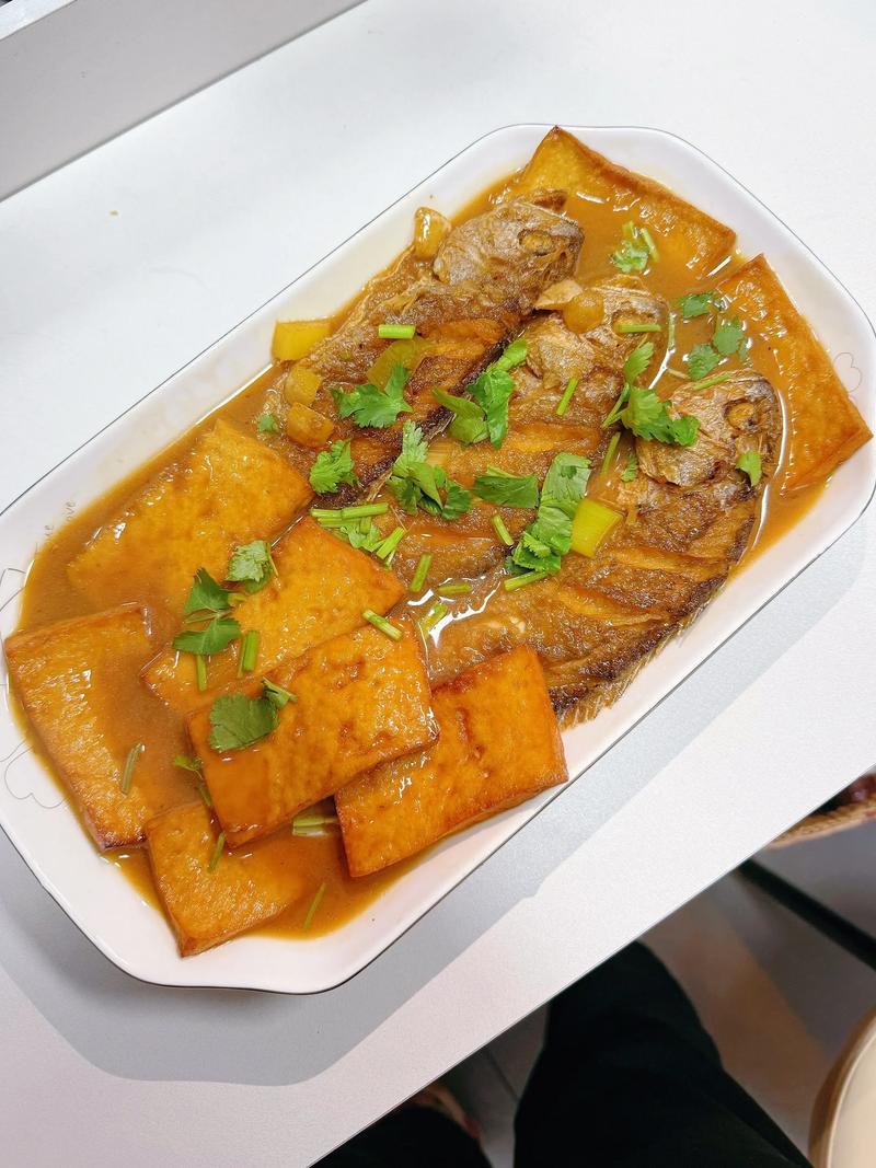 小黄鱼炖豆腐怎么做才好吃？-图1