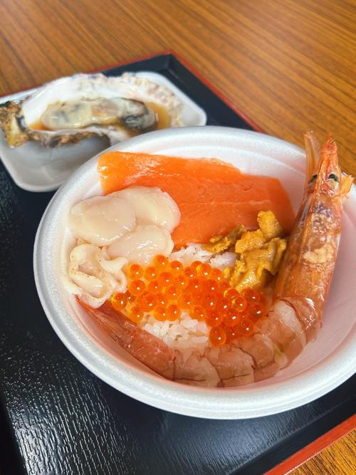 日本海鲜盖饭到底有多少种海鲜？-图1