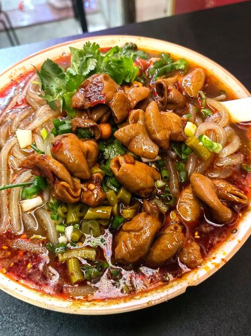 肥肠酸辣粉怎么做才够味？-图1