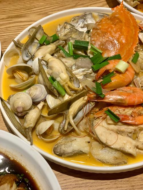 家烧海鲜一锅鲜，怎么做才够鲜？-图1