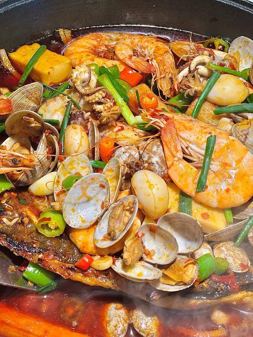 海鲜大聚会，这锅啥味道？-图1