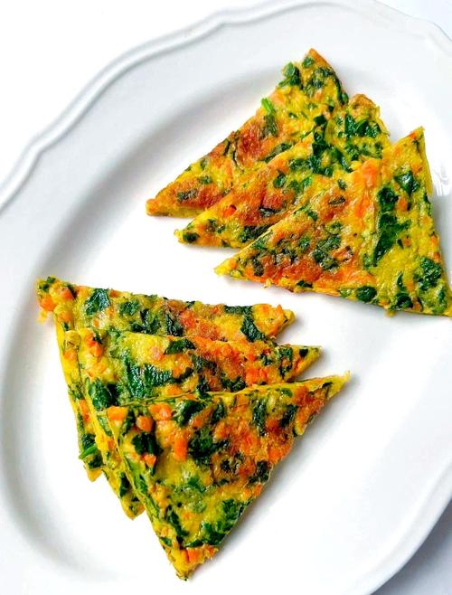 宝宝辅食胡萝卜鸡蛋饼怎么做？-图2