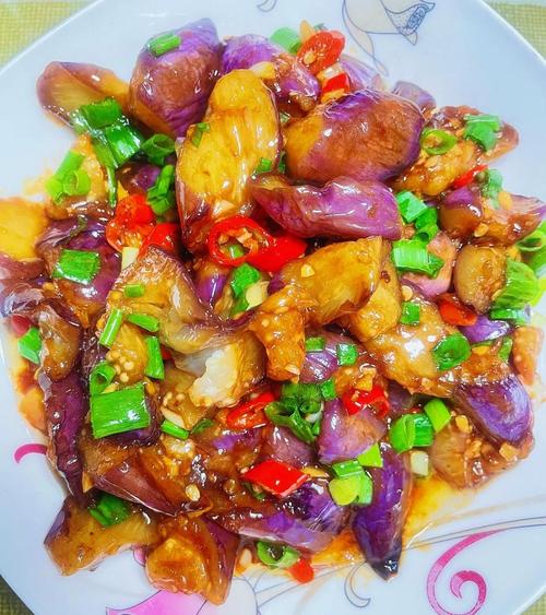 辣椒酱茄子怎么做才够味？-图1