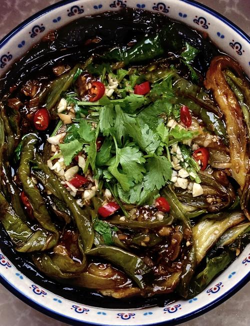 辣椒酱茄子怎么做才够味？-图2