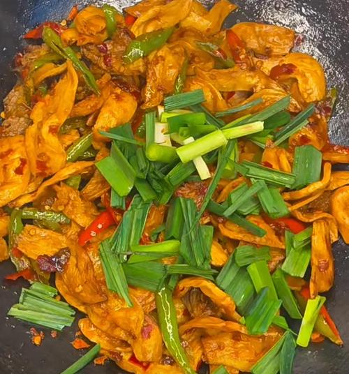 素鸡翅炒肉怎么做？家常做法步骤详解-图2