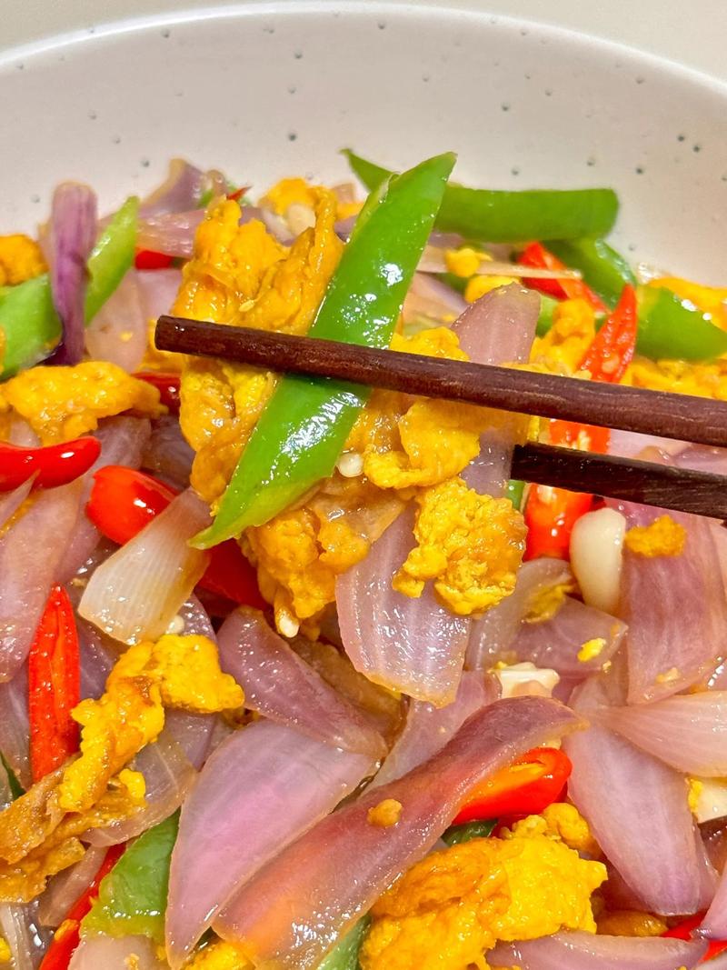 小洋葱做法有哪些家常做法？-图1