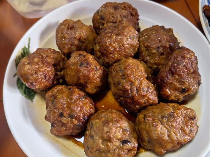 红烧肉丸子家常做法怎么做？-图2