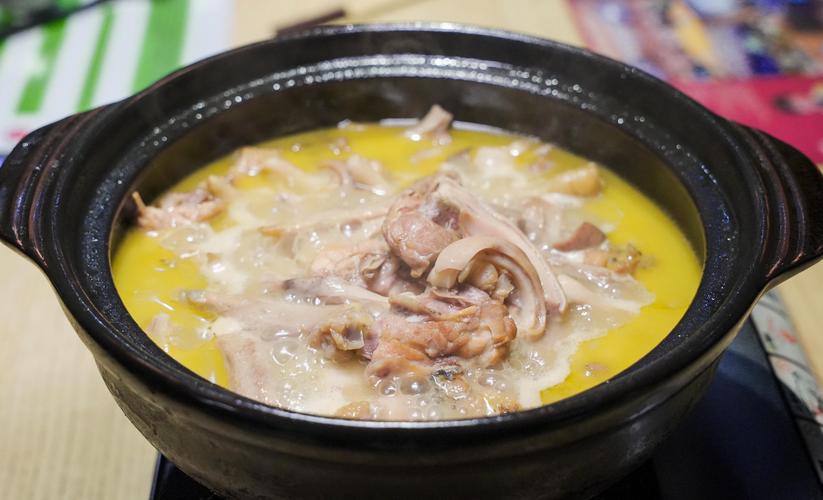 猪肚闷鸡怎么做才好吃？-图1