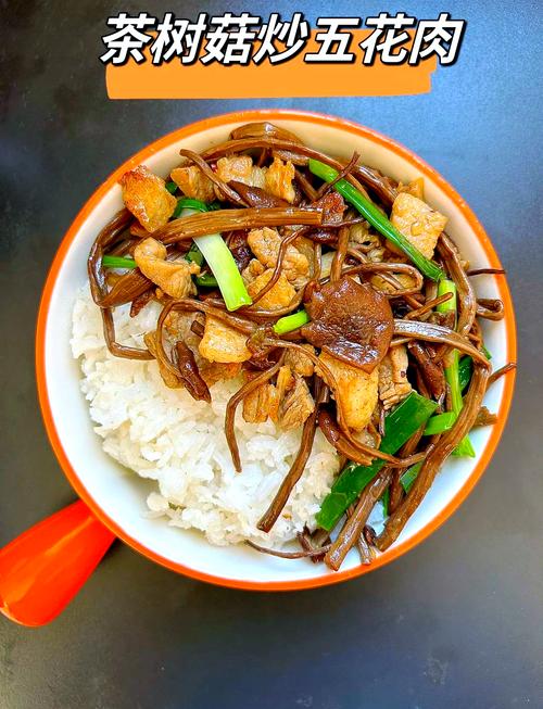 茶树菇扣肉怎么做才软糯入味？-图1